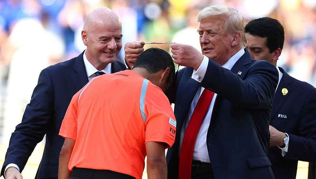 علیرضا فغانی داور فوتبال ایران